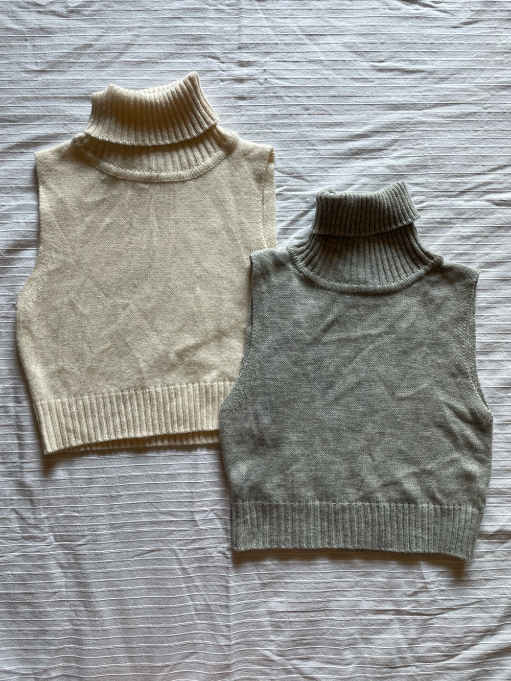 I Love Joah Sleeveless Turtleneck Knit Tank Crop Tops in Cream and Gray